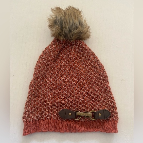 Simply Noelle Accessories - Simply Noelle women's faux fur puff ball knit beanie w/ buckle detail NWT